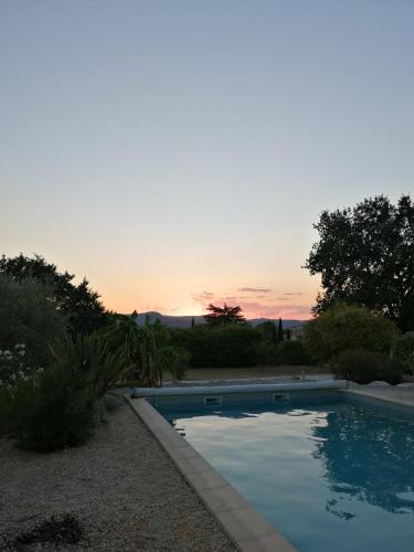 Skats, Domaine de l'Arbre Doré (Domaine de l'Arbre Dore) in Lezan