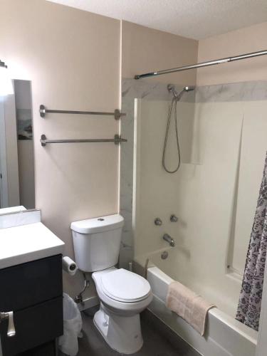 unit #302 Mountain view 2 beds in DT, Canmore (Foto 4)