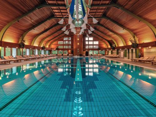 สระว่ายน้ำ, เนเจอร์เม็ดโฮเต็ลคาร์โบน่า (NaturMed Hotel Carbona) in เฮวิส