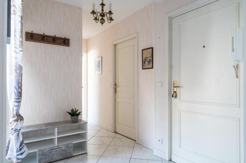 One-Bedroom Apartment image 5