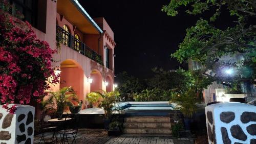 Swimming pool, พัทลุงเมริเดียนโฮเทล in Phatthalung City Center