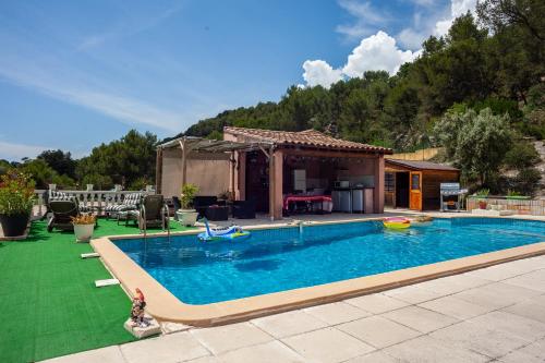 Appartement Avec Piscine Et Cuisine - Location saisonnière - Roquefort-la-Bédoule