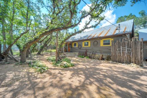 Inn the Woods Family Cabin with Hot Tub and Fire Pit