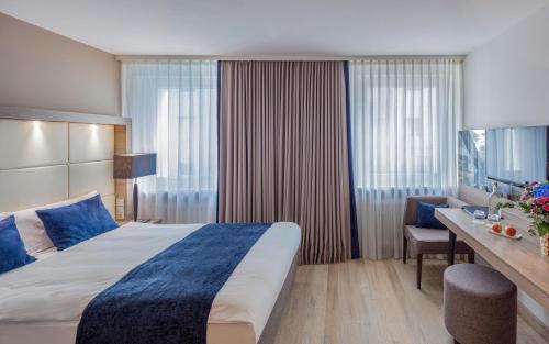 room detail thumbnail 0