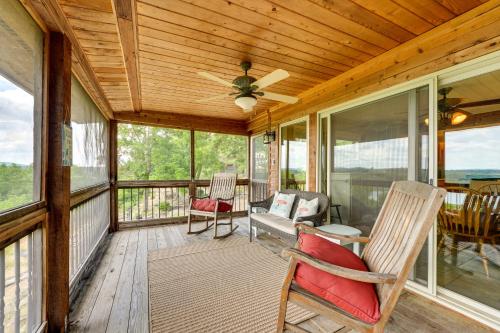 Scenic Eagle Rock Retreat on Table Rock Lake!