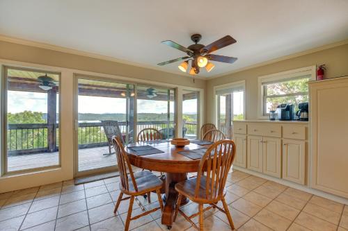 Eagle Rock Gem on Table Rock Lake with Decks and Grill in Golden, USA