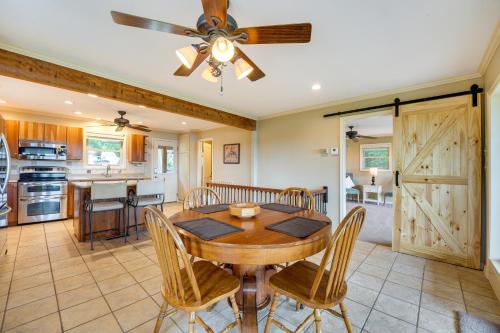 Eagle Rock Gem on Table Rock Lake with Decks and Grill in Golden, USA