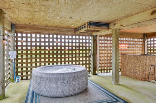 Nags Head Vacation Rental with Hot Tub Near Beach!