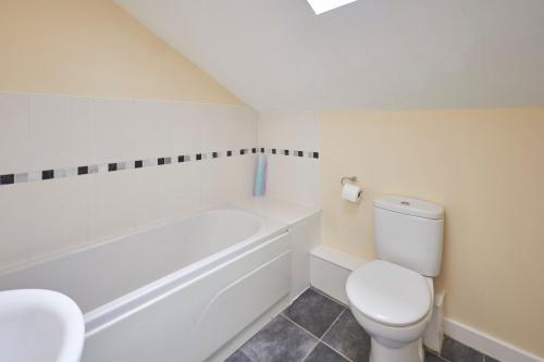 Host Stay Scotsgate House - Tap to explore photos
