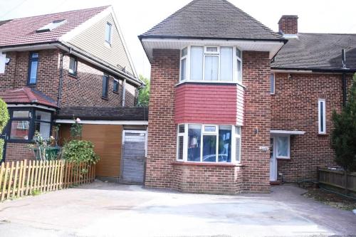 Impeccable 1-Bed Apartment in Harrow
