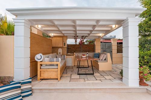  Coastline maisonette near Athens Airport and Rafina Port in Artemida