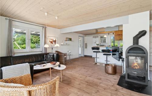 Awesome Home In Glesborg With 4 Bedrooms, Sauna And Wifi in Glesborg