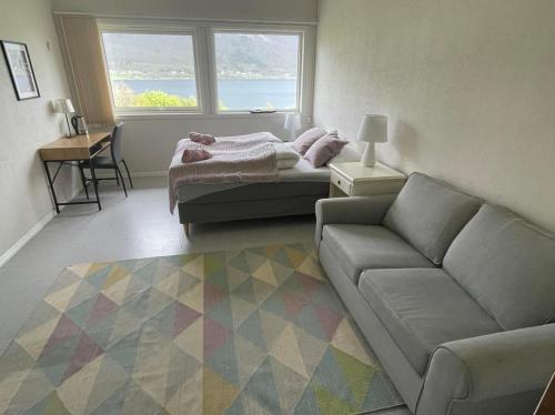 Tjeldøya Slott in นาร์วิค