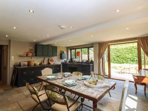 Фасада на хотела, Six Acres House in Beckley