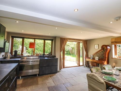 Фасада на хотела, Six Acres House in Beckley