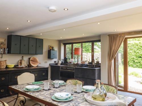 Фасада на хотела, Six Acres House in Beckley