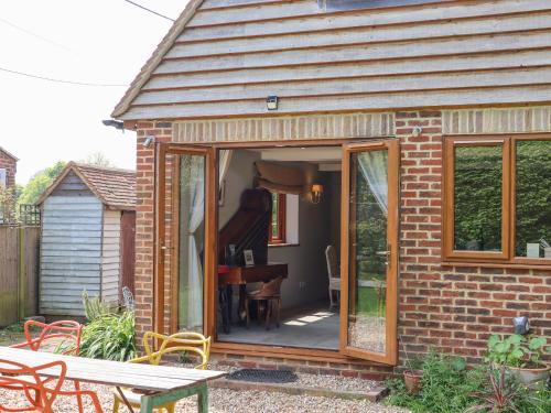 Фасада на хотела, Six Acres House in Beckley