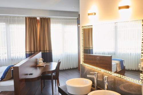 Seven Dreams Hotel - image 4