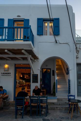  Liana sunset in Mykonos Stadt