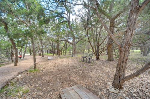 Horse Thief Inn Cabin Retreat with Deck and Hot Tub!