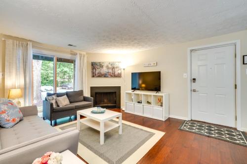 Quiet Columbia Condo Near Parks and Pool!