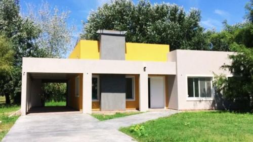 Casa con Pileta - Barrio Privado