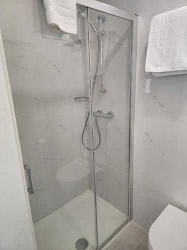 Homefield Lodge, London (photo 9)