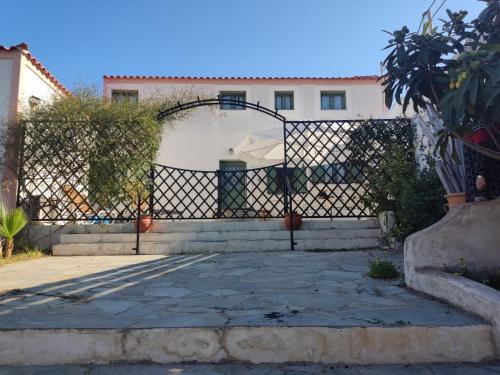 ELVINA Karavas gîte à louer Karvounónisos