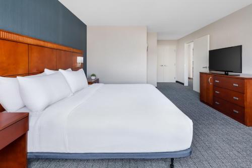 Courtyard by Marriott Manchester-Boston Regional Airport