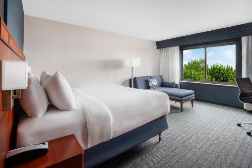 Courtyard by Marriott Manchester-Boston Regional Airport