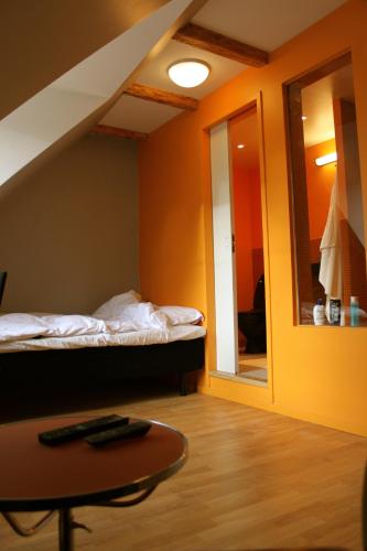 Magles Smiley Inn - image 8