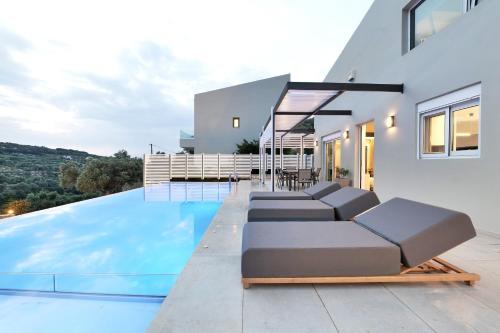 Moly - Luxury Villa with Heated Private Pool - image 5