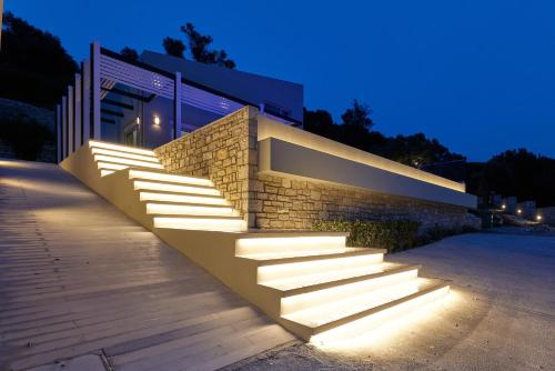 Moly - Luxury Villa with Heated Private Pool - image 12
