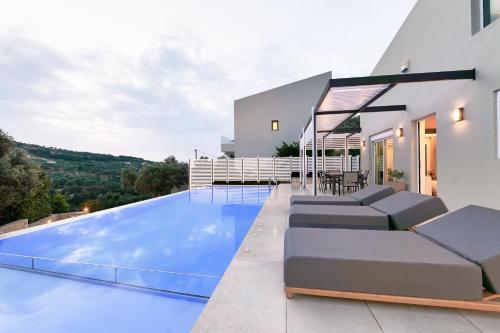 B&B Agía Triáda - Moly - Luxury Villa with Heated Private Pool - Bed and Breakfast Agía Triáda