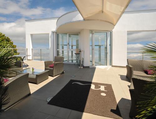 Hotel In - Lounge Room 2