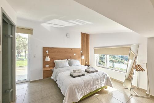 Moly - Luxury Villa with Heated Private Pool - image 11