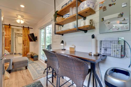Pet-Friendly Bastrop Container Home Near Hiking! in Alum Creek