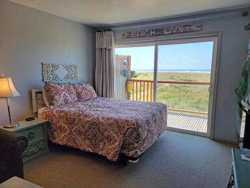 3rd Floor Deluxe Condo - Ocean View with Balcony (Dog Friendly)