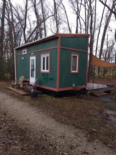 Rural Tiny House in the Edge Of the Woods