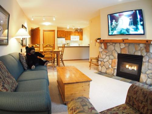 B&B Sun Peaks - Fireside Lodge #302 By Bear Country - Bed and Breakfast Sun Peaks