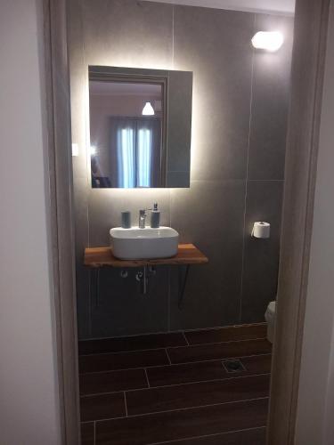 NIKOS DIMAS STUDIOS NIKOS DIMAS STUDIOS