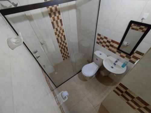 Cómoda habitación con baño privado, excelente ubicación cerca al parque principal de Sabaneta