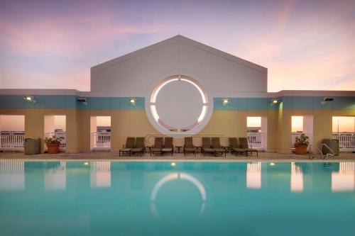 Swimming pool, Sheraton Suites Fort Lauderdale Plantation near Volunteer Park