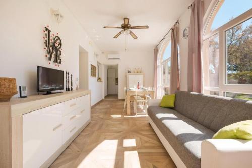  Villa Rose - a pochi passi dal mare in 73100 I Bacini