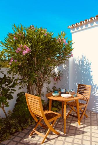 Casa na Colina : The Cottage and The Long House in Campina