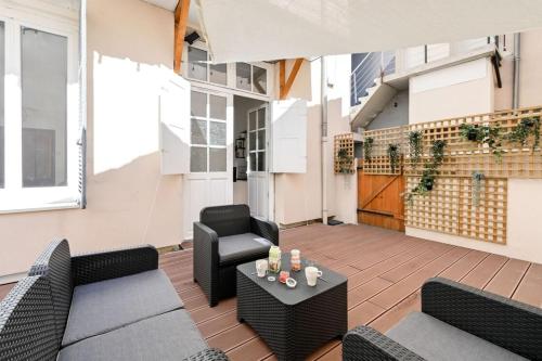 Charmant 2 pers atypique avec terrasse-métro Valmy - Location saisonnière - Lyon