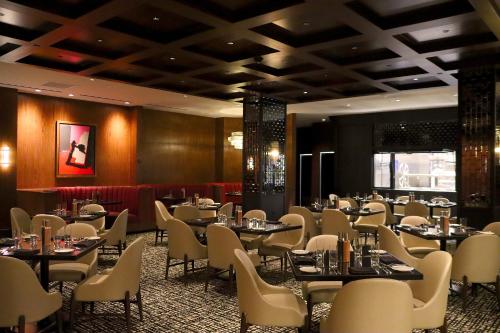 Étterem, J Resort near Sands Regency Kaszinó Hotel