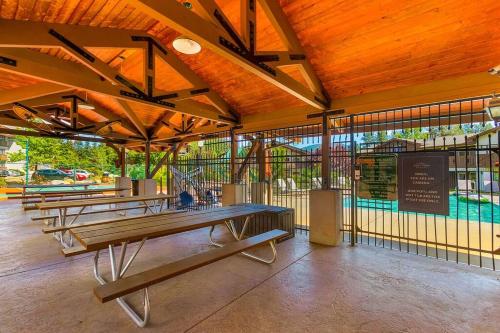 Romanna's all-season getaway at Icicle Village with pool and hot tub thumb 4