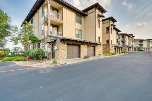 Jonestown Condo on Lake Travis with Community Pool! in Jonestown, USA