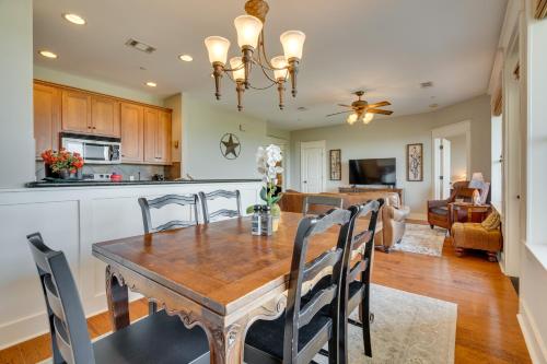 Jonestown Condo on Lake Travis with Community Pool! in Jonestown, USA